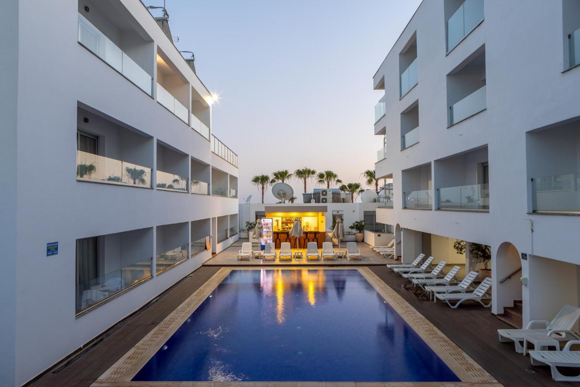 Milea Hotel Ayia Napa Exteriör bild